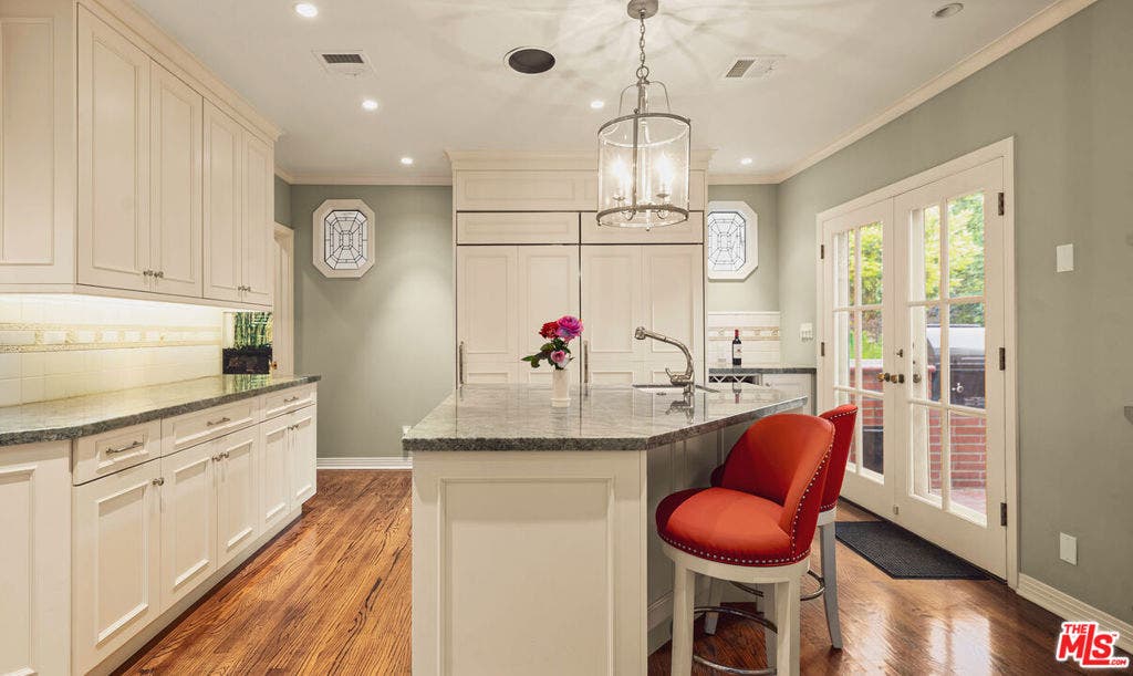 524 N Rockingham Avenue, Los Angeles, CA 90049 524 N Rockingham Avenue, Los Angeles, CA 90049