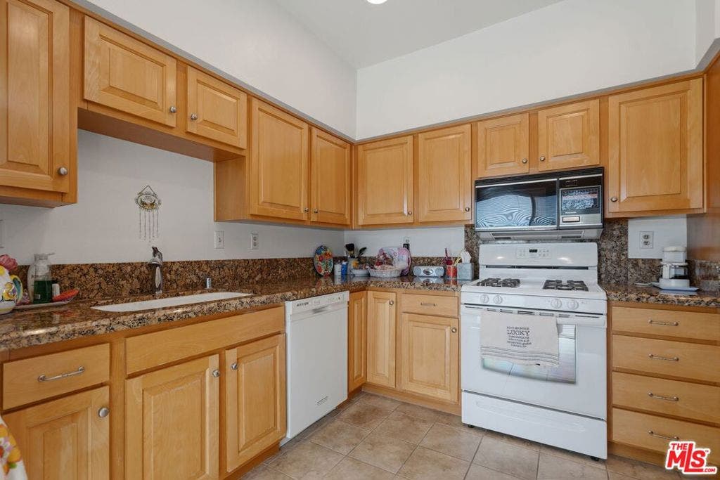 10866 Rose Avenue, #203, Los Angeles, CA 90034