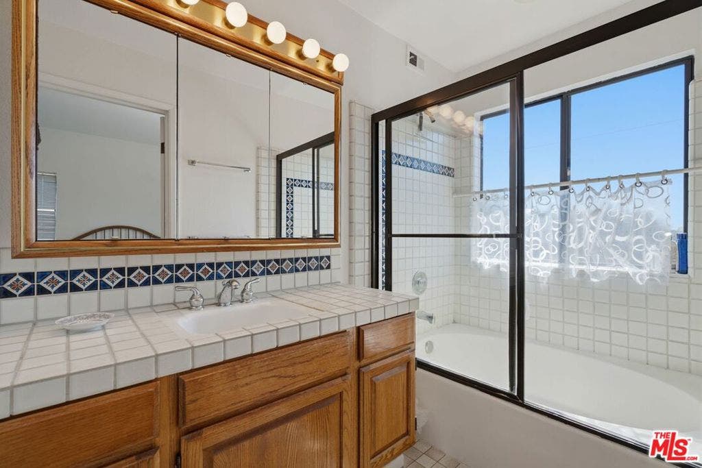 10866 Rose Avenue, #203, Los Angeles, CA 90034