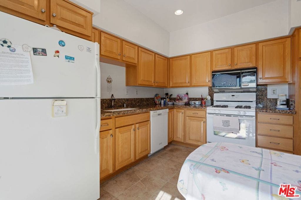 10866 Rose Avenue, #203, Los Angeles, CA 90034