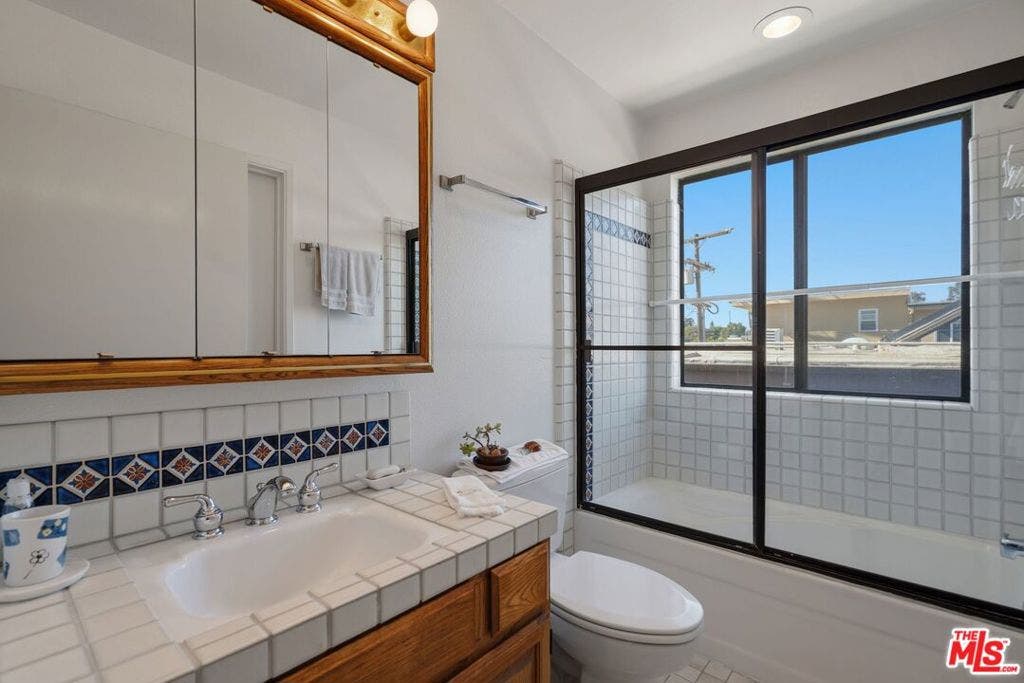10866 Rose Avenue, #203, Los Angeles, CA 90034