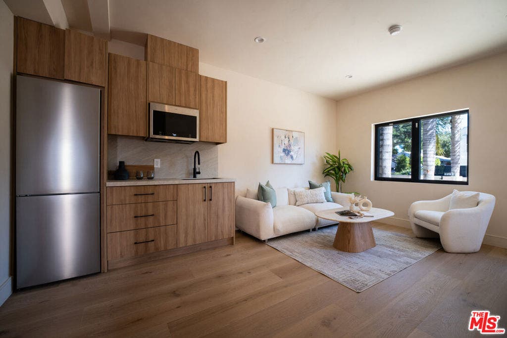 14807 Otsego Street, Sherman Oaks, CA 91403
