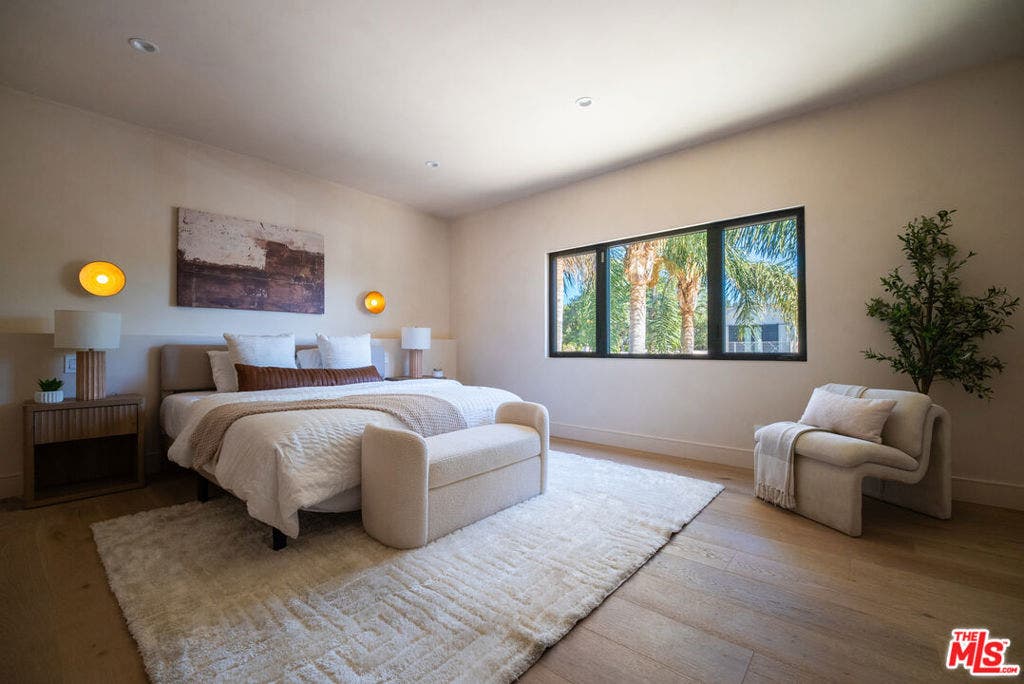 14807 Otsego Street, Sherman Oaks, CA 91403