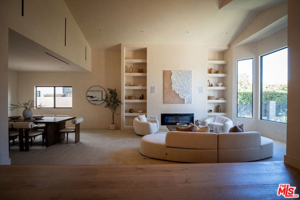 14807 Otsego Street, Sherman Oaks, CA 91403