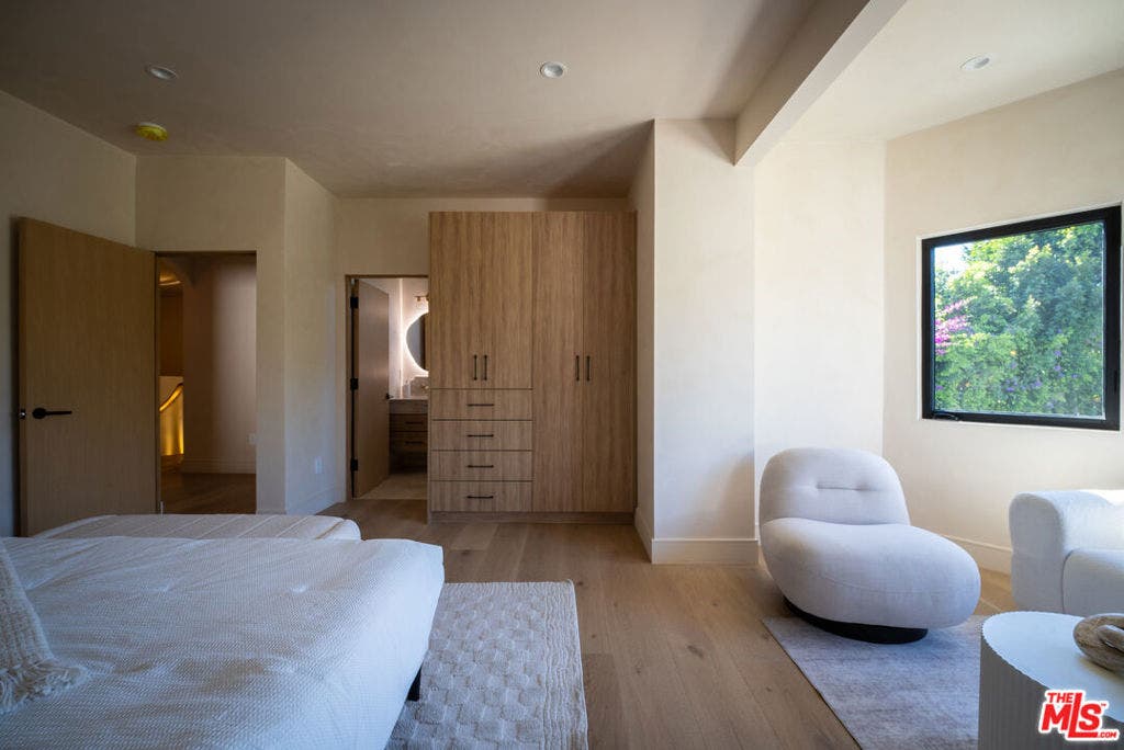 14807 Otsego Street, Sherman Oaks, CA 91403