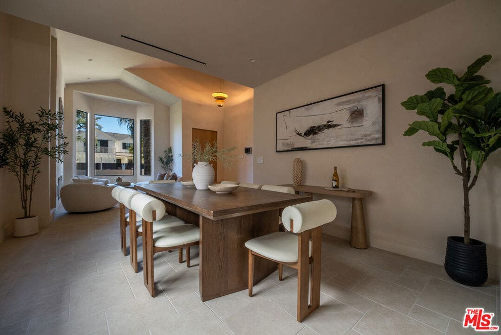 14807 Otsego Street, Sherman Oaks, CA 91403