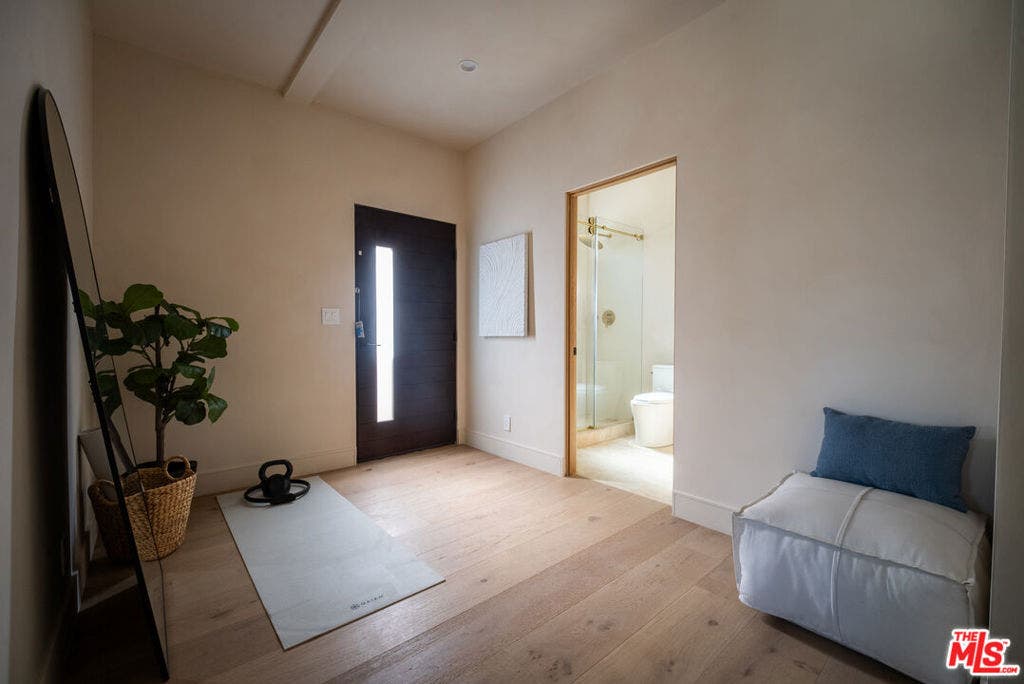 14807 Otsego Street, Sherman Oaks, CA 91403