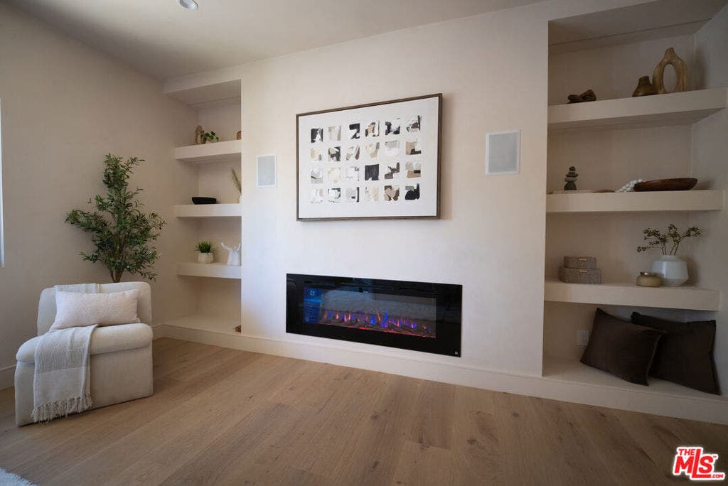 14807 Otsego Street, Sherman Oaks, CA 91403