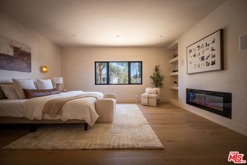 14807 Otsego Street, Sherman Oaks, CA 91403