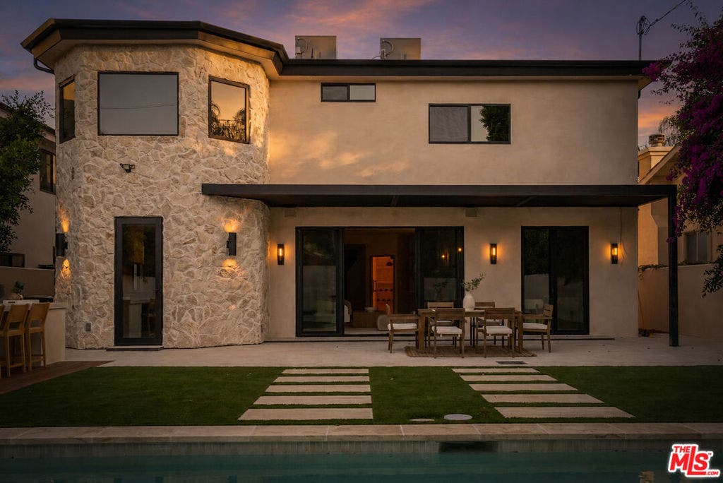 14807 Otsego Street, Sherman Oaks, CA 91403