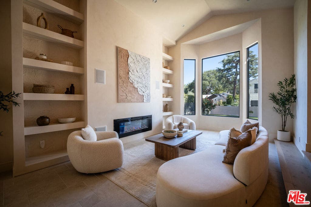 14807 Otsego Street, Sherman Oaks, CA 91403