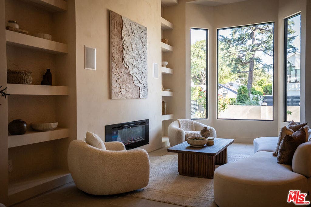 14807 Otsego Street, Sherman Oaks, CA 91403