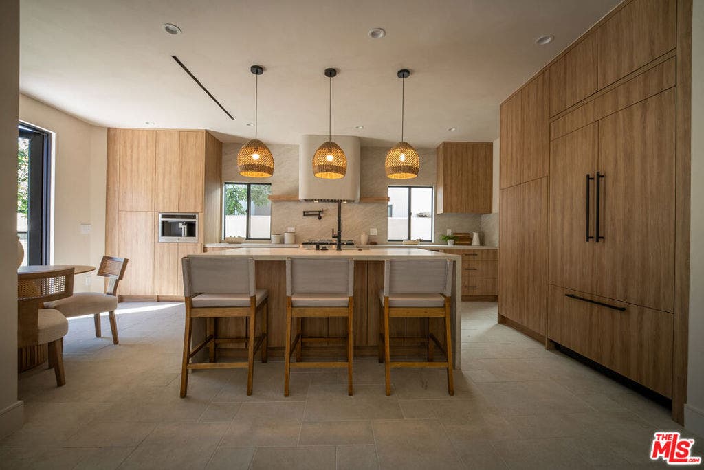 14807 Otsego Street, Sherman Oaks, CA 91403