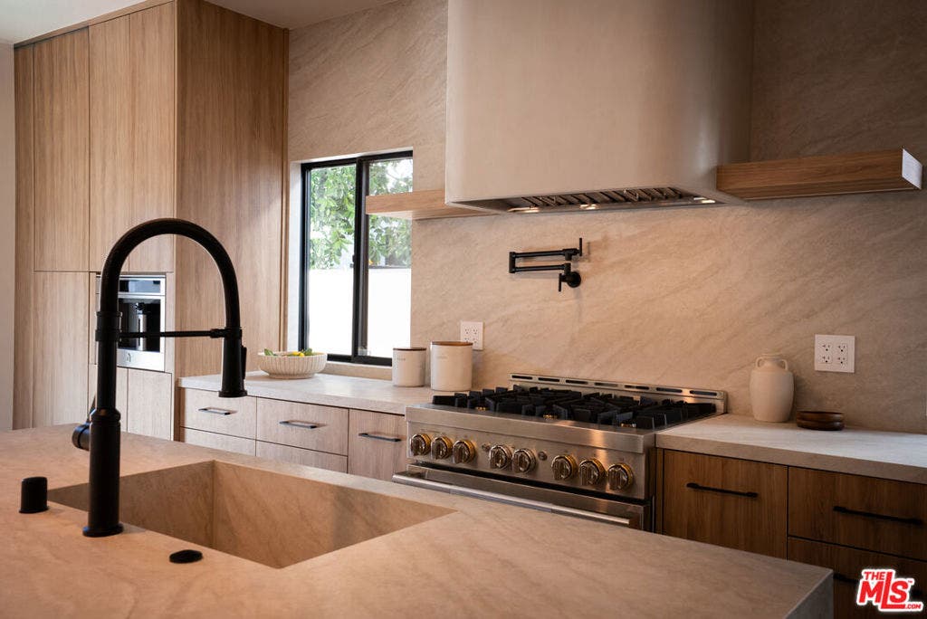 14807 Otsego Street, Sherman Oaks, CA 91403
