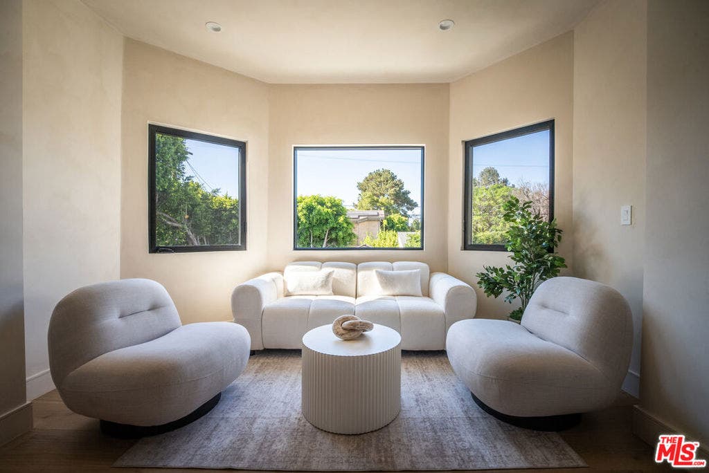 14807 Otsego Street, Sherman Oaks, CA 91403