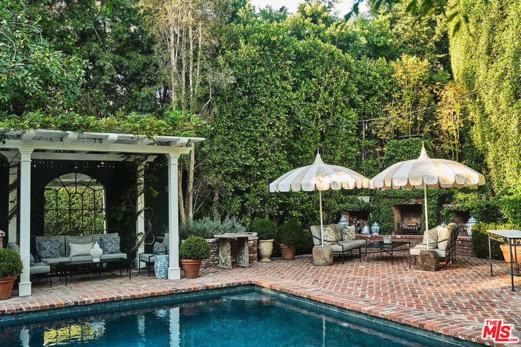 130 N Bristol Avenue, Los Angeles, CA 90049 130 N Bristol Avenue, Los Angeles, CA 90049