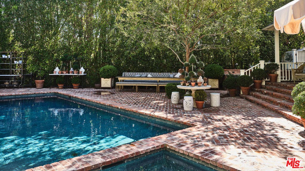 130 N Bristol Avenue, Los Angeles, CA 90049 130 N Bristol Avenue, Los Angeles, CA 90049
