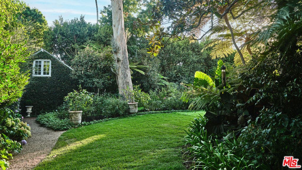 130 N Bristol Avenue, Los Angeles, CA 90049 130 N Bristol Avenue, Los Angeles, CA 90049