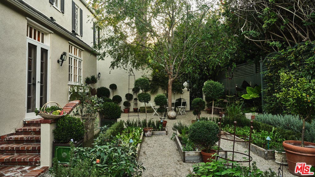 130 N Bristol Avenue, Los Angeles, CA 90049 130 N Bristol Avenue, Los Angeles, CA 90049