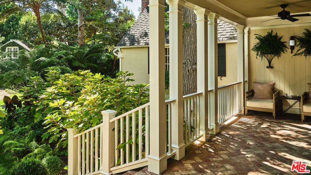 130 N Bristol Avenue, Los Angeles, CA 90049 130 N Bristol Avenue, Los Angeles, CA 90049