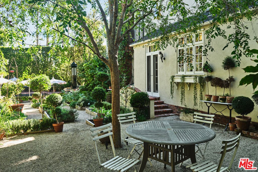 130 N Bristol Avenue, Los Angeles, CA 90049 130 N Bristol Avenue, Los Angeles, CA 90049