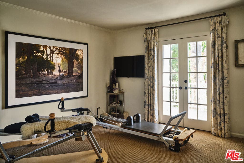 130 N Bristol Avenue, Los Angeles, CA 90049 130 N Bristol Avenue, Los Angeles, CA 90049