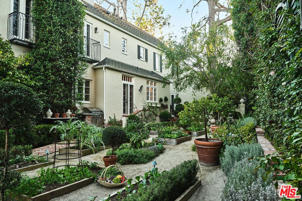 130 N Bristol Avenue, Los Angeles, CA 90049 130 N Bristol Avenue, Los Angeles, CA 90049