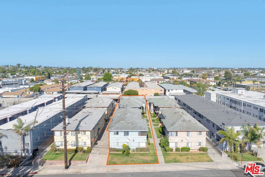 Property photo for 934 W Beach Avenue, Inglewood, CA