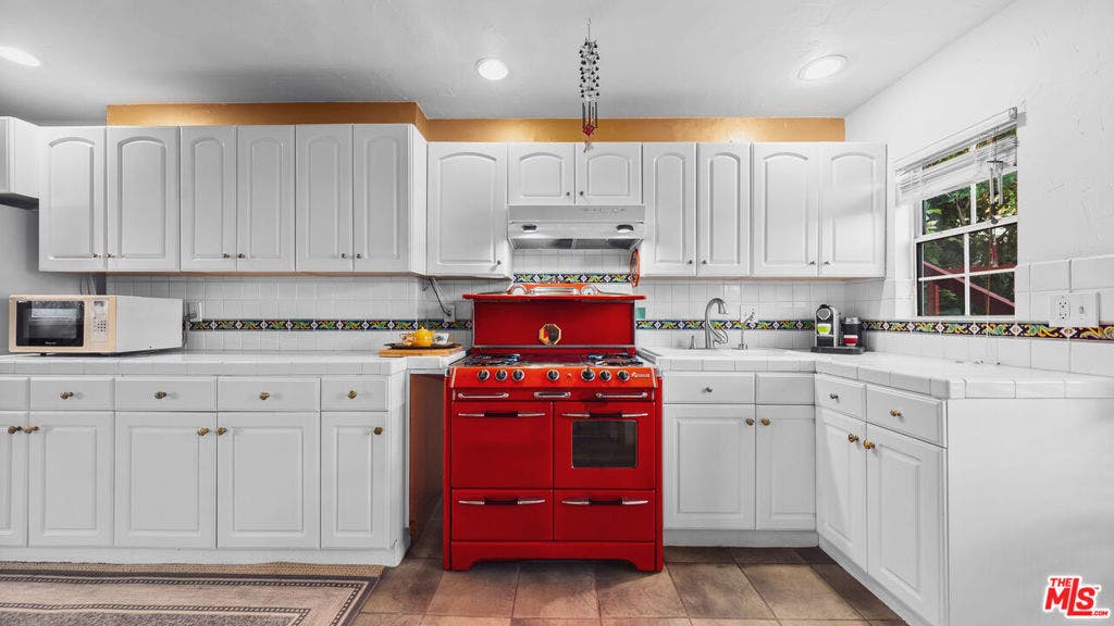 2882 Belden Drive, Los Angeles, CA 90068 2882 Belden Drive, Los Angeles, CA 90068