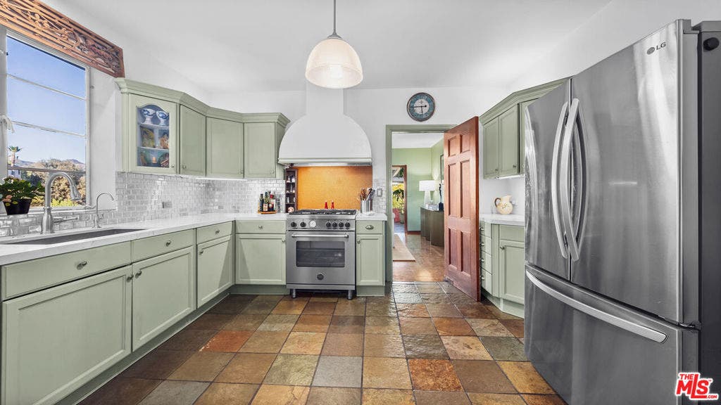 2882 Belden Drive, Los Angeles, CA 90068 2882 Belden Drive, Los Angeles, CA 90068