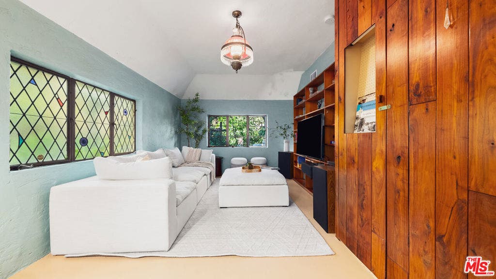 2882 Belden Drive, Los Angeles, CA 90068 2882 Belden Drive, Los Angeles, CA 90068