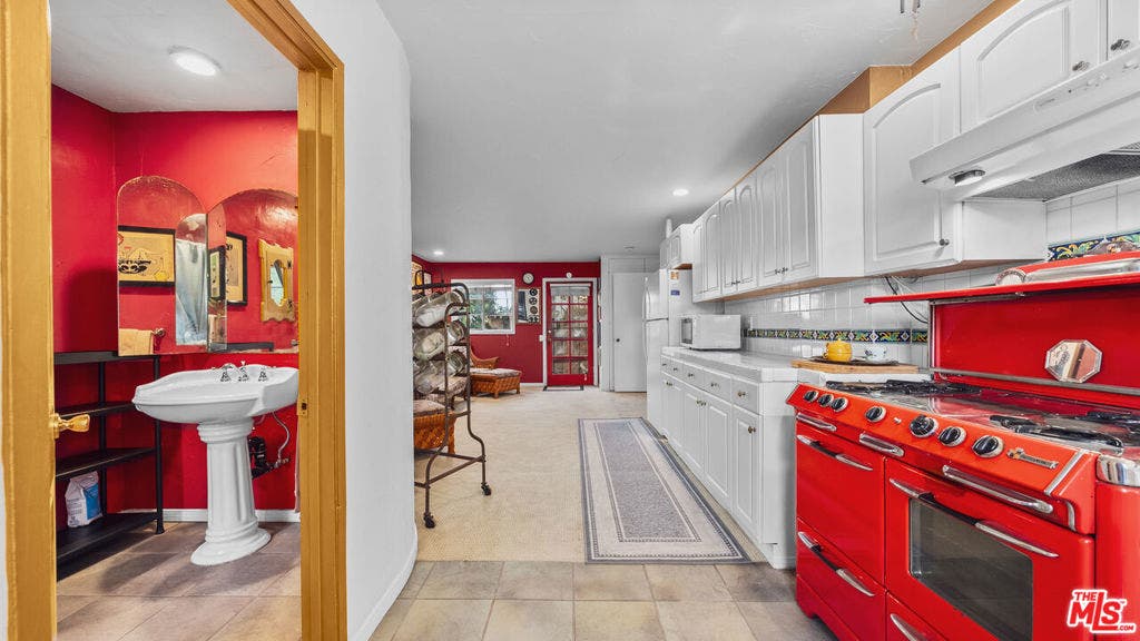 2882 Belden Drive, Los Angeles, CA 90068 2882 Belden Drive, Los Angeles, CA 90068