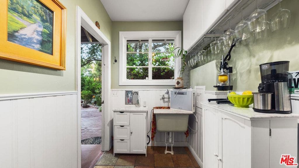 2882 Belden Drive, Los Angeles, CA 90068 2882 Belden Drive, Los Angeles, CA 90068