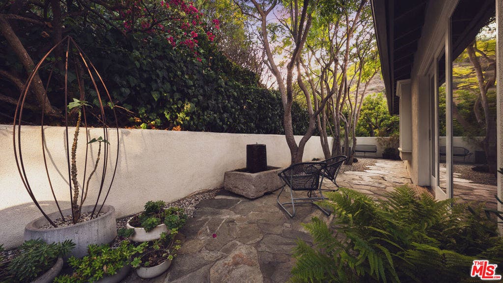 7218 La Presa Drive, Los Angeles, CA 90068 7218 La Presa Drive, Los Angeles, CA 90068