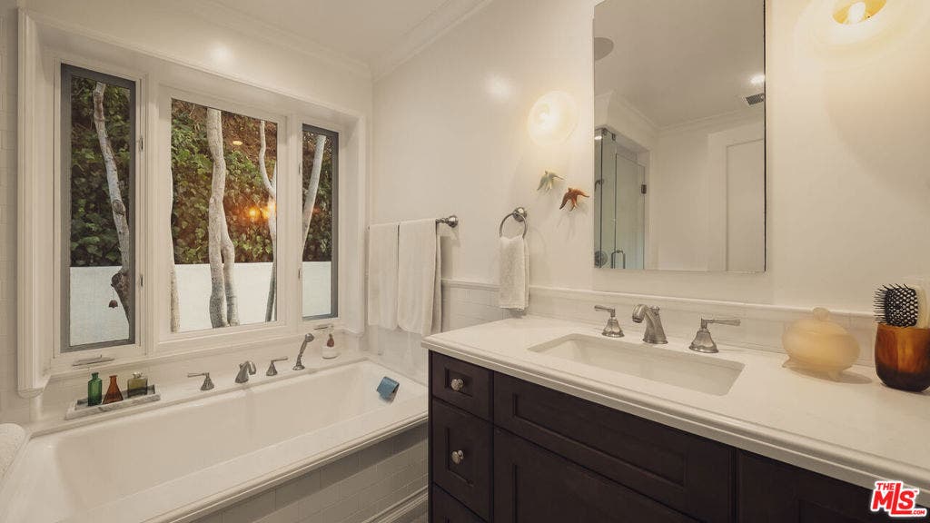 7218 La Presa Drive, Los Angeles, CA 90068 7218 La Presa Drive, Los Angeles, CA 90068