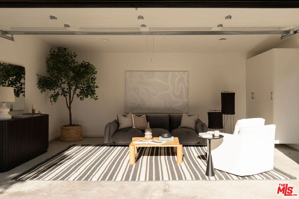 3758 Barry Avenue, Los Angeles, CA 90066