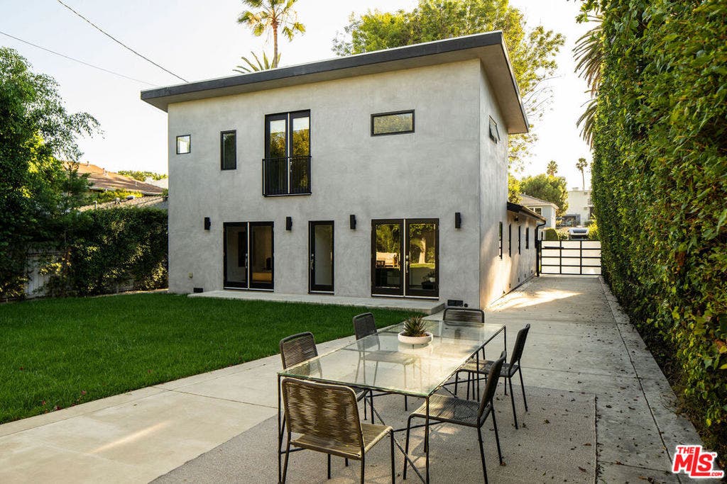 3758 Barry Avenue, Los Angeles, CA 90066
