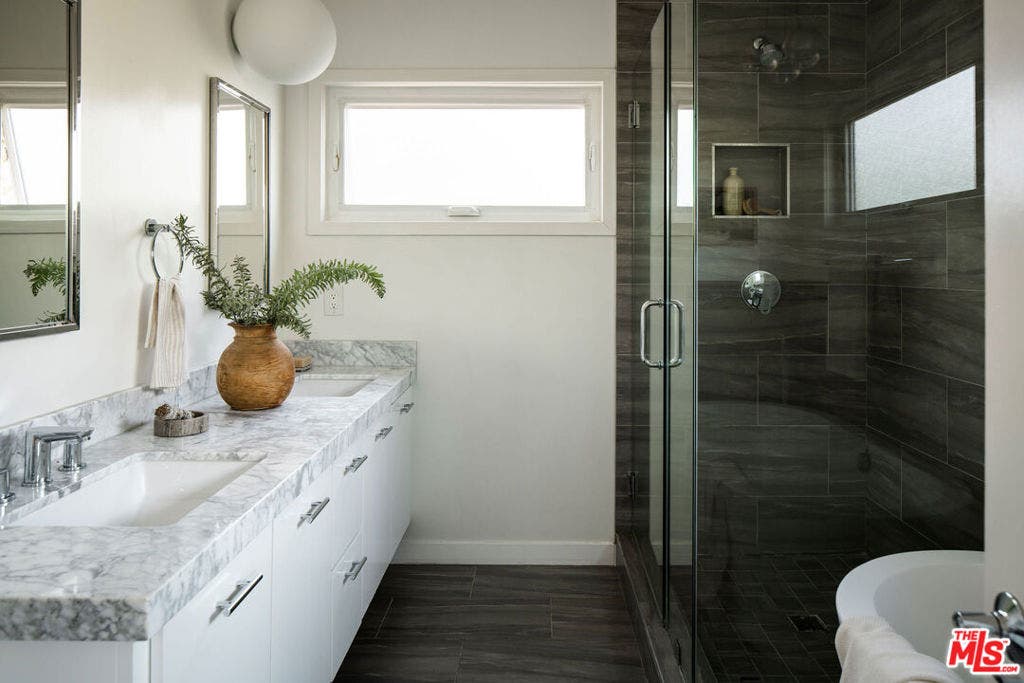 3758 Barry Avenue, Los Angeles, CA 90066