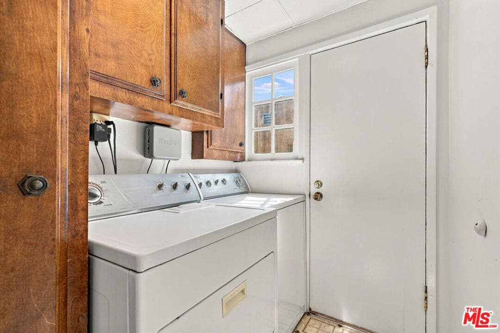 343 N Bronson Avenue, Los Angeles, CA 90004