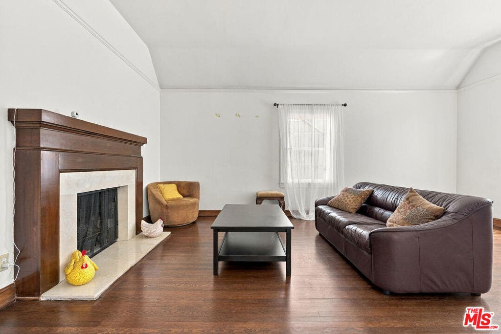 343 N Bronson Avenue, Los Angeles, CA 90004