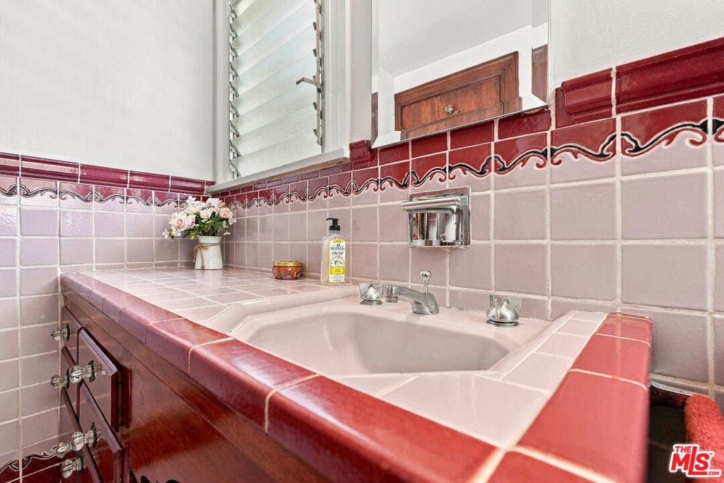 343 N Bronson Avenue, Los Angeles, CA 90004