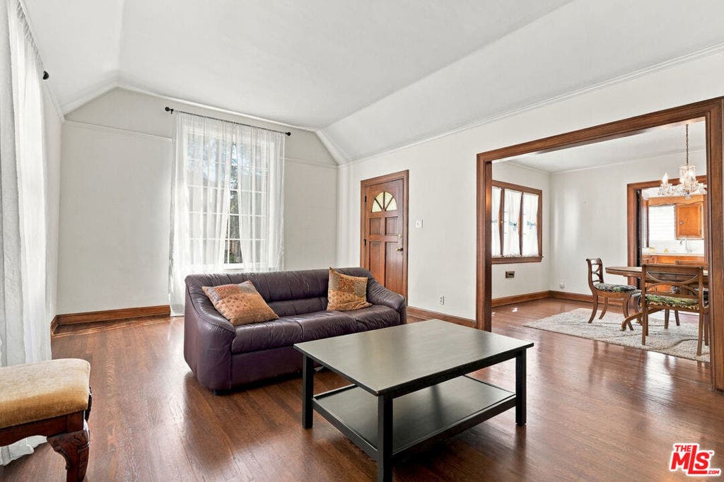 343 N Bronson Avenue, Los Angeles, CA 90004