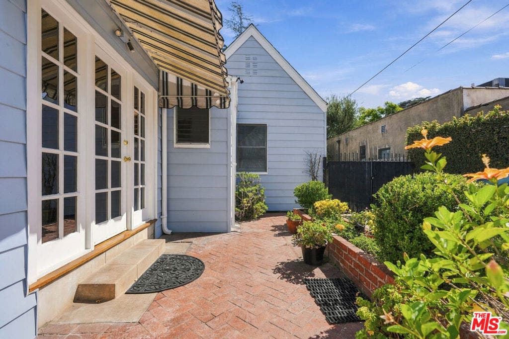 343 N Bronson Avenue, Los Angeles, CA 90004