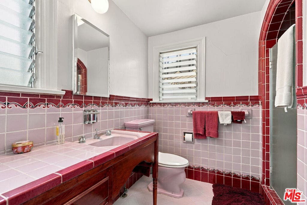 343 N Bronson Avenue, Los Angeles, CA 90004