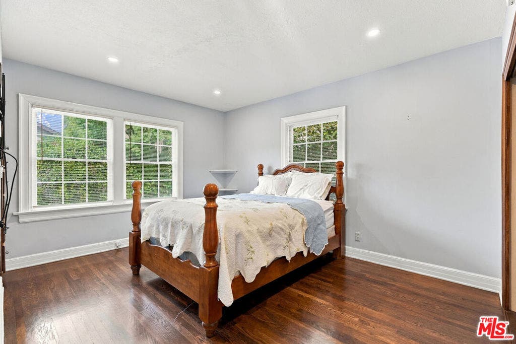 343 N Bronson Avenue, Los Angeles, CA 90004
