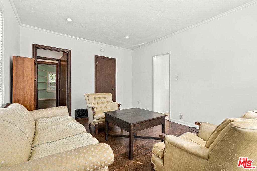 343 N Bronson Avenue, Los Angeles, CA 90004