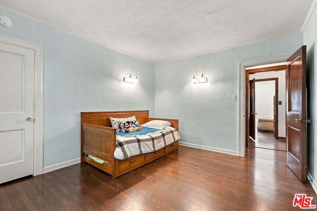 343 N Bronson Avenue, Los Angeles, CA 90004