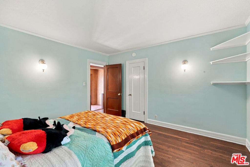 343 N Bronson Avenue, Los Angeles, CA 90004