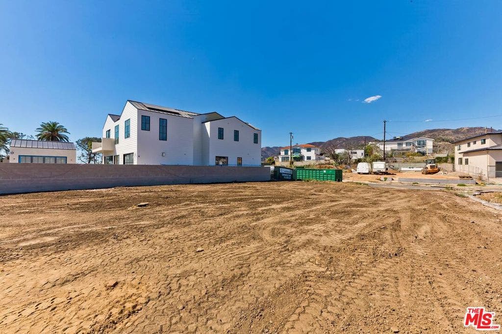17056 Livorno Drive, Pacific Palisades, CA 90272