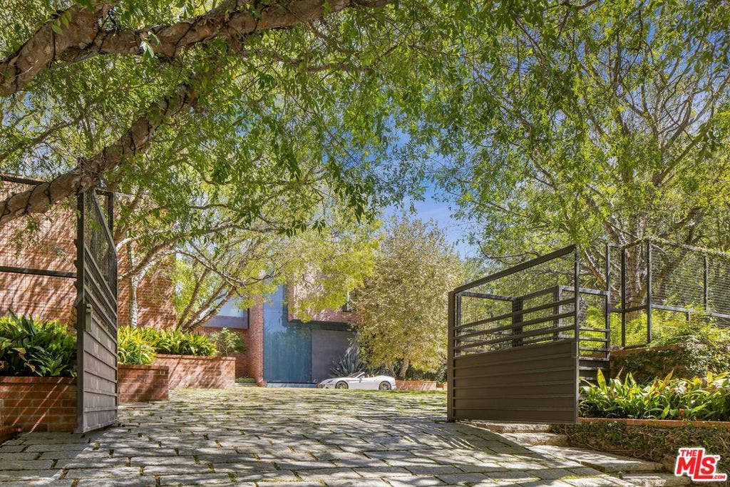 3350 Stone Ridge Lane, Los Angeles, CA 90077 3350 Stone Ridge Lane, Los Angeles, CA 90077